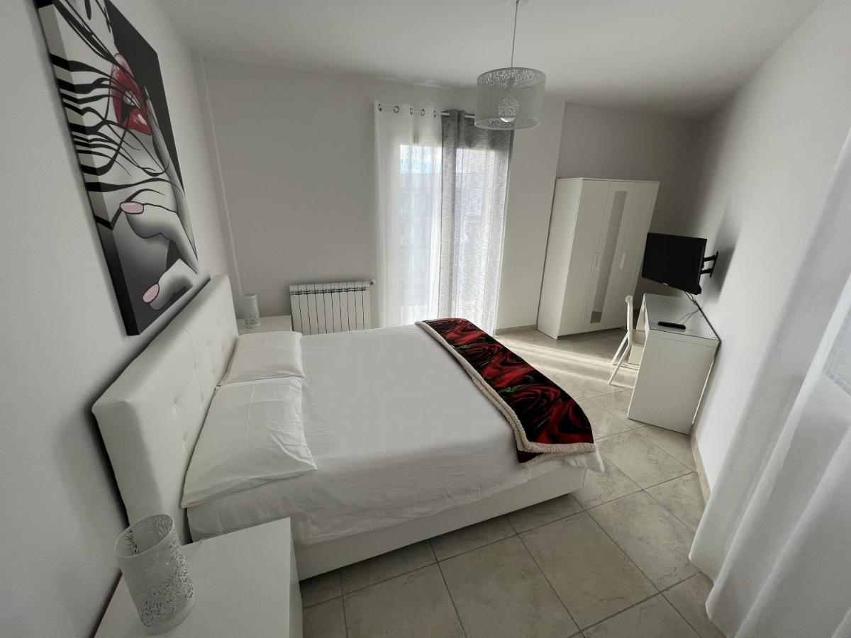 Casa Vacanze Le Tre Scimmiette Paterno  Eksteriør billede